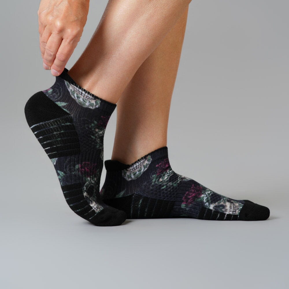 Skulls and Roses Ankle Compression Socks