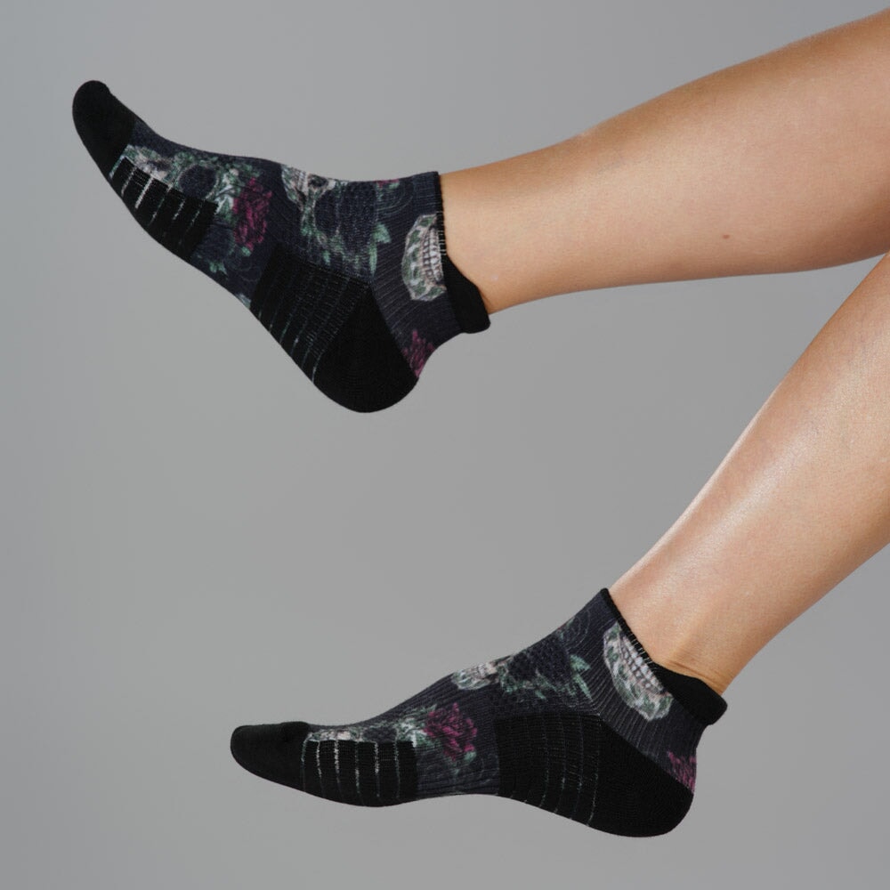 Skulls and Roses Ankle Compression Socks
